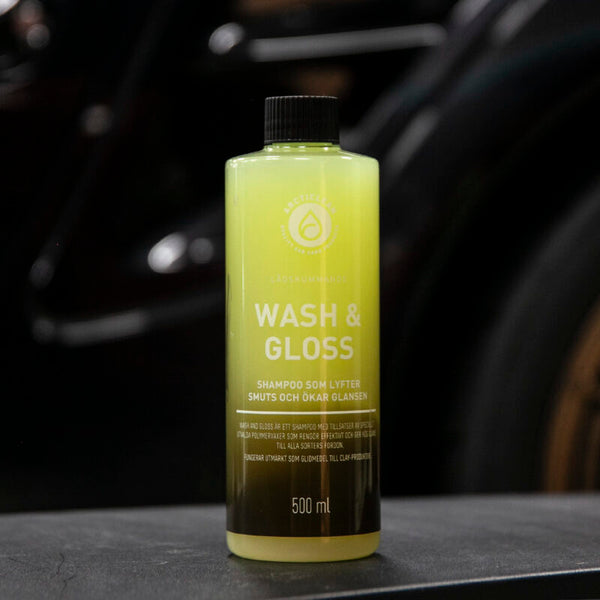 Arcticlean Wash & gloss shampoo.